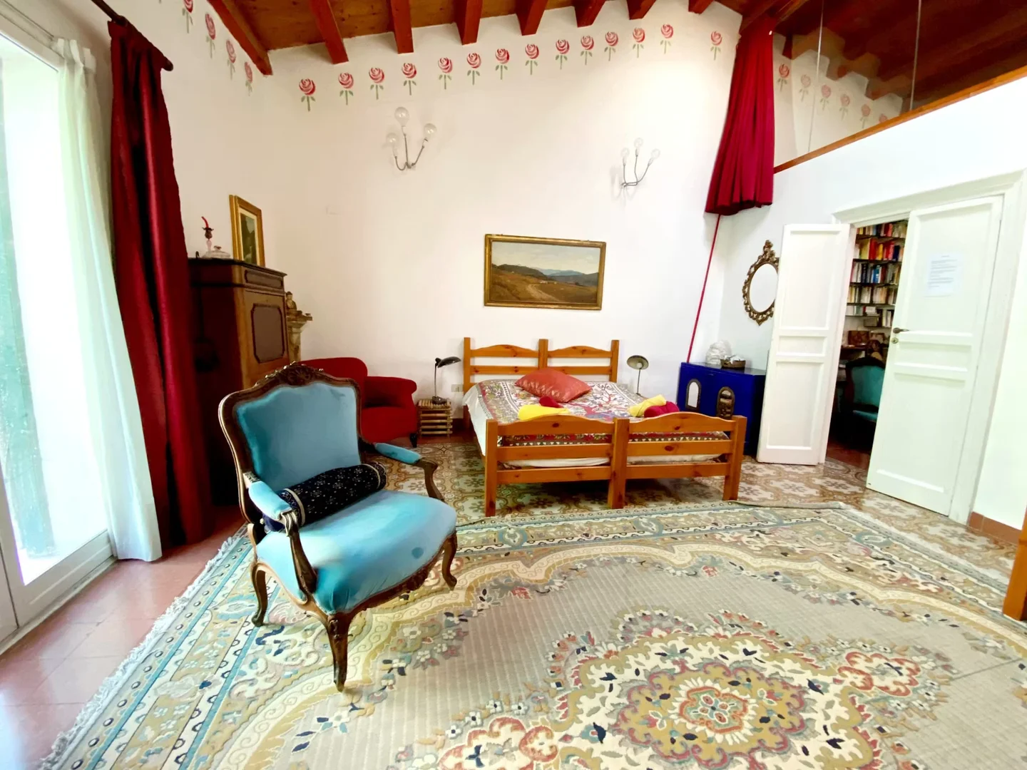 Habitación estudiantil económica cerca del campus en 