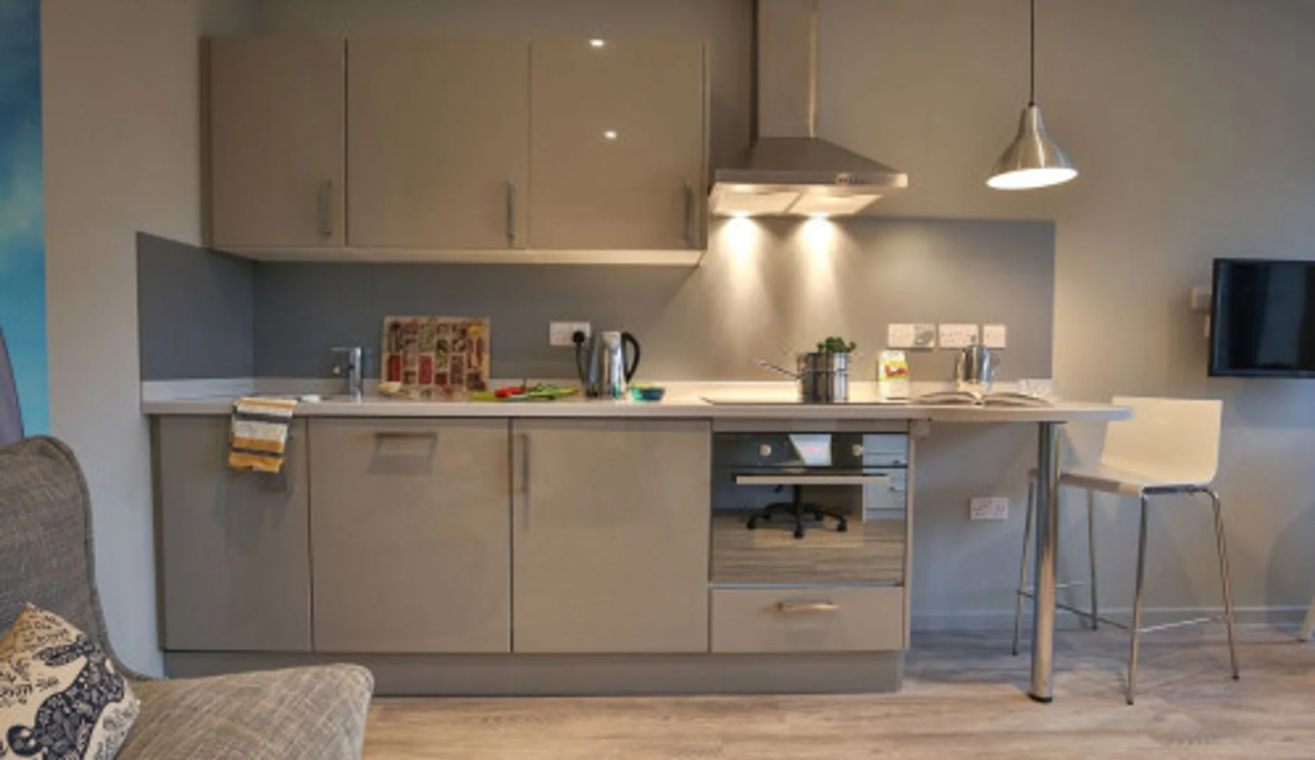 Economical student room with convenient location in 