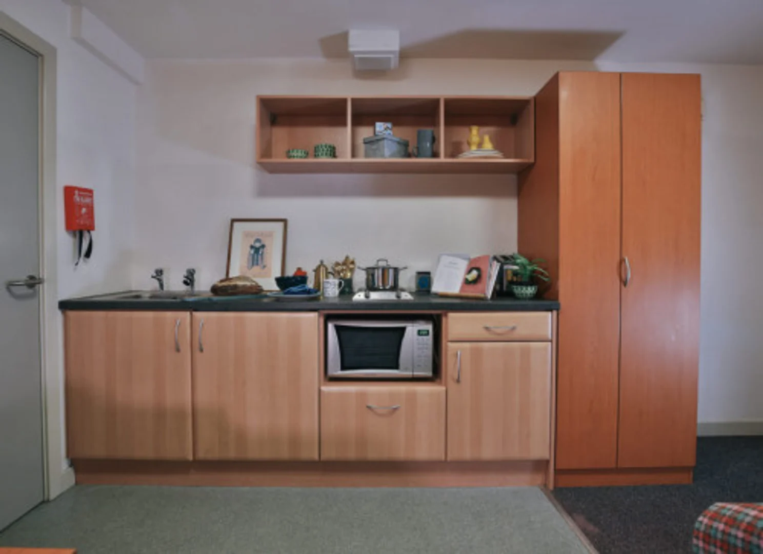 Habitación estudiantil amplia y cómoda en 