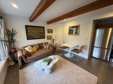 Appartamento intero in North Sycamore Avenue, Central LA, immagine 1 di 10