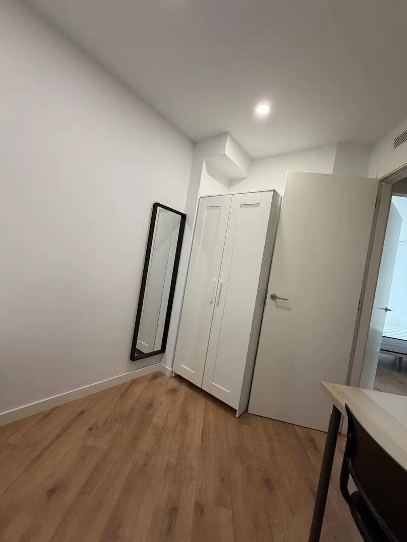 'de modern olanaklara sahip öğrenci dostu oda