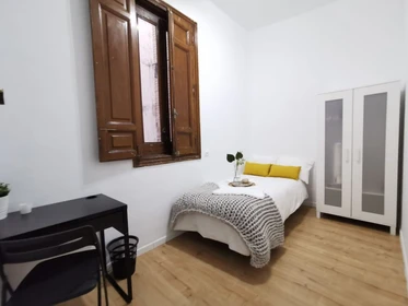 Cheap private room in Madrid