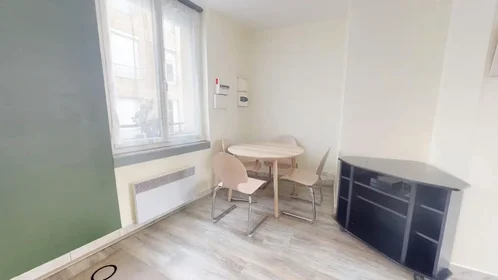 Logement entier à Rue des Frères Chappe, Crêt de Roc, image 10 de 10