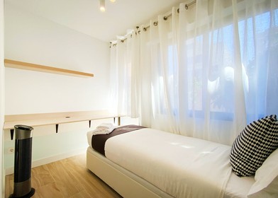 Quarto para alugar com cama de casal em Madrid