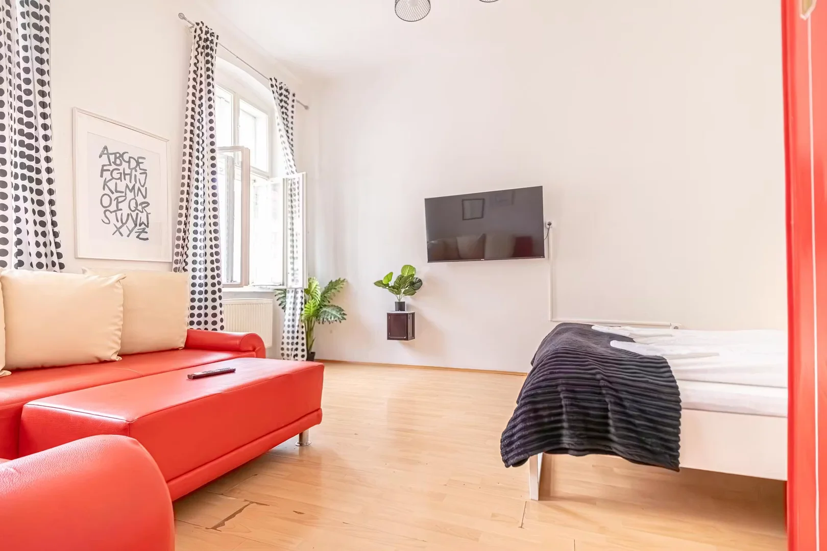 Habitación estudiantil amplia y cómoda en 