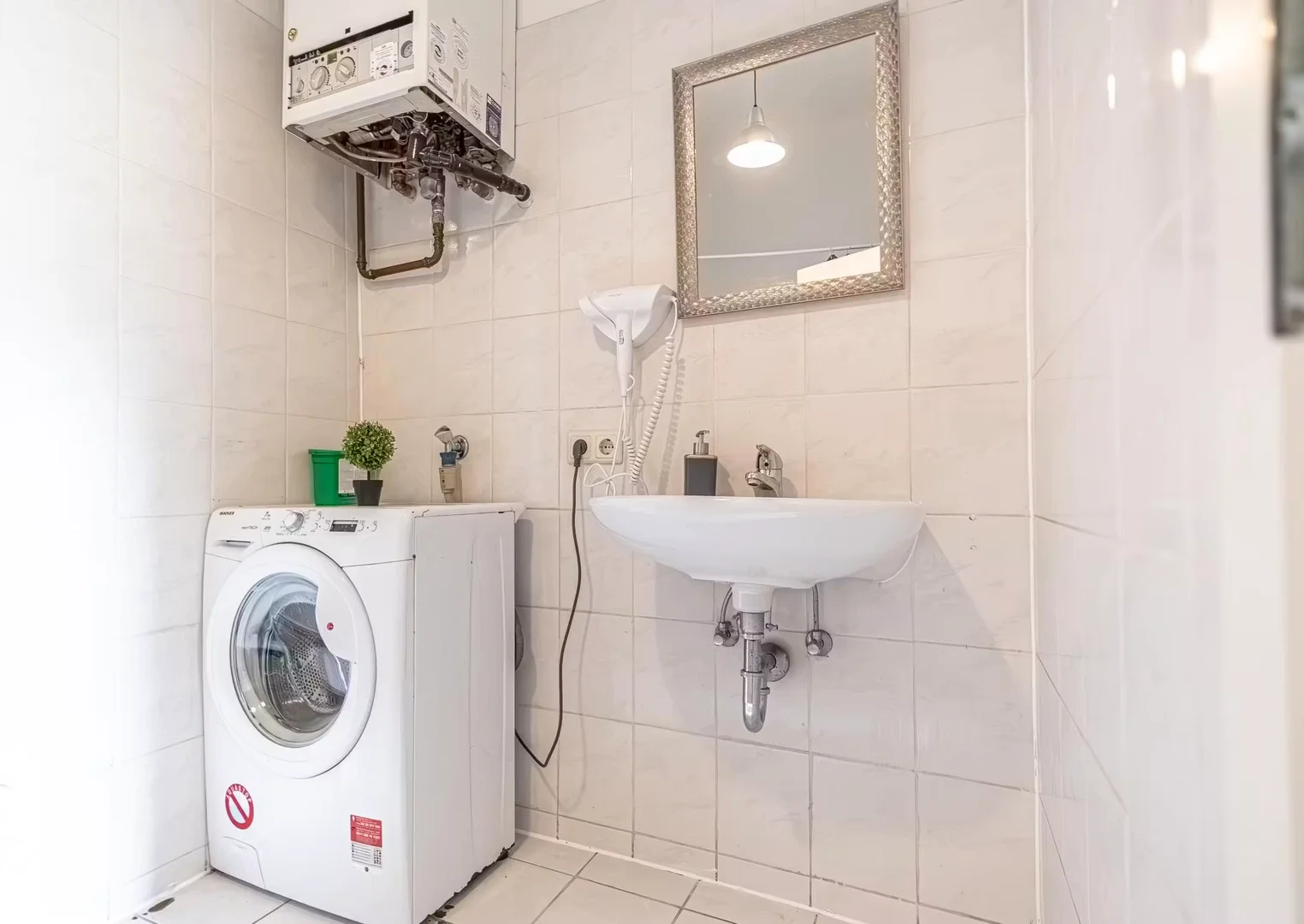 Habitación para estudiantes en  con área de estudio y facilidades compartidas
