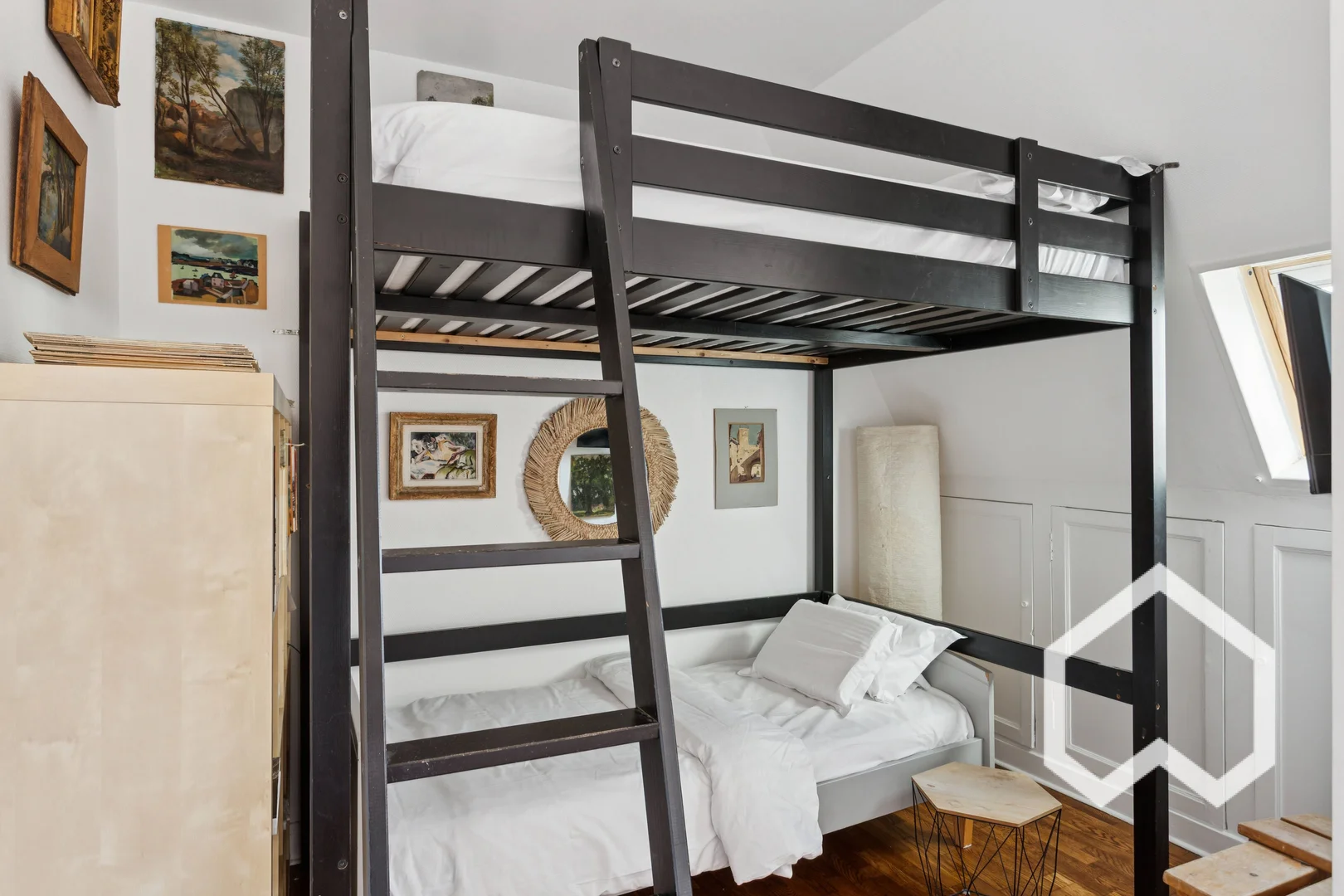 Student-friendly studio with excellent transport links in 