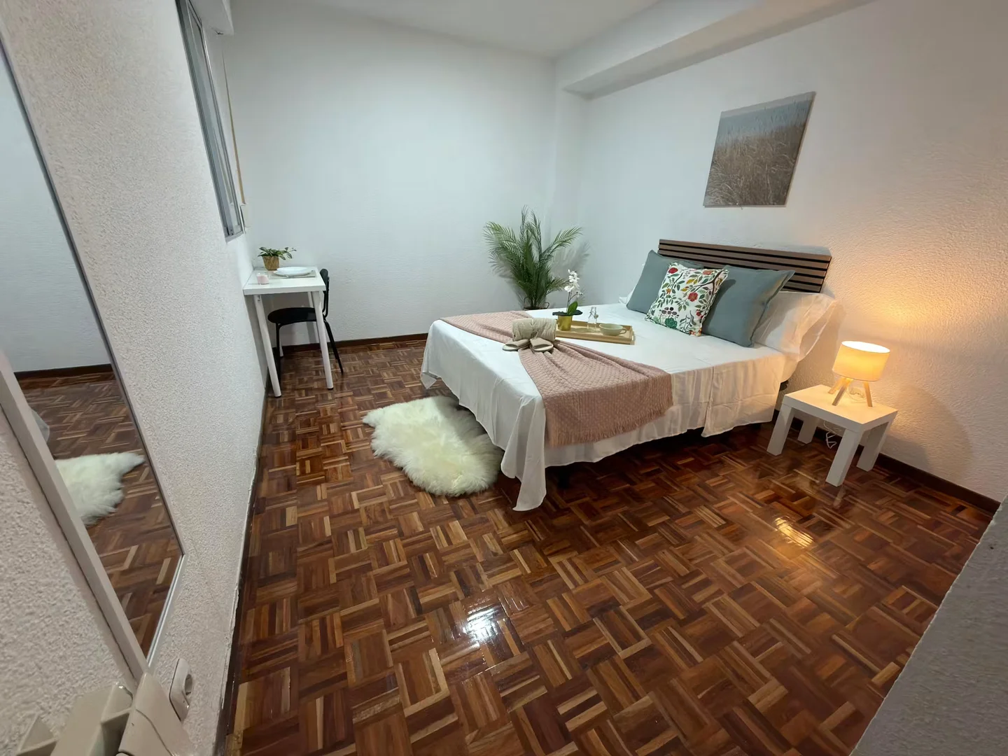 Room for rent in student apartment in , fully furnished