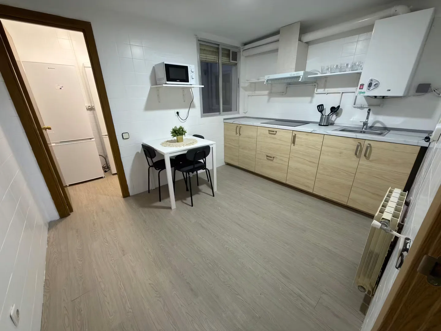 Room for rent in student apartment in , fully furnished