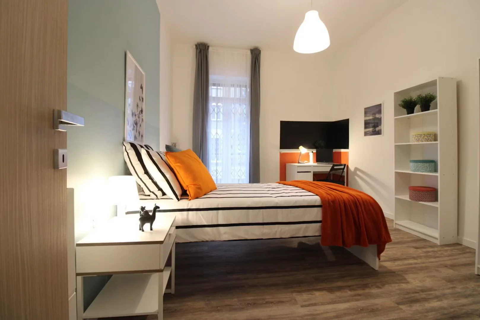 Cozy room for students available in