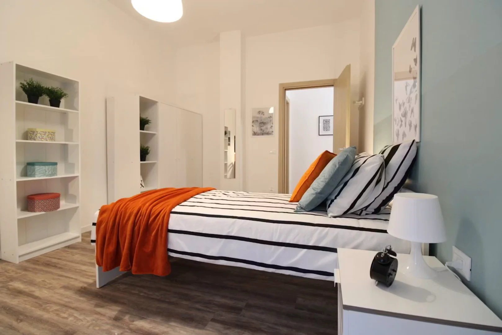 Room for rent in student apartment in , fully furnished