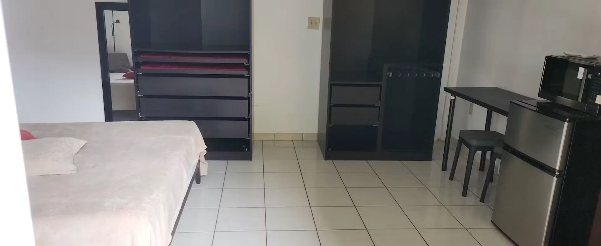 Student-friendly room in  with modern amenities