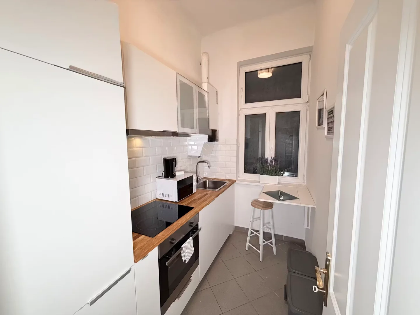 Room for rent in student apartment in , fully furnished