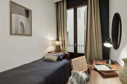 Dairenin tamamı konumu Carrer de les Jonqueres, 9, Ciutat Vella, 08003 Barcelona, Spain, 14 29 görüntüsü