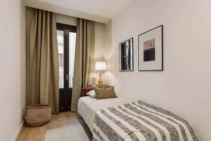 Dairenin tamamı konumu Carrer de les Jonqueres, 9, Ciutat Vella, 08003 Barcelona, Spain, 5 29 görüntüsü