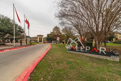 Estudio en residencia en 4600 Elmont Dr, Austin, TX 78741, United States, imagen 25 de 49