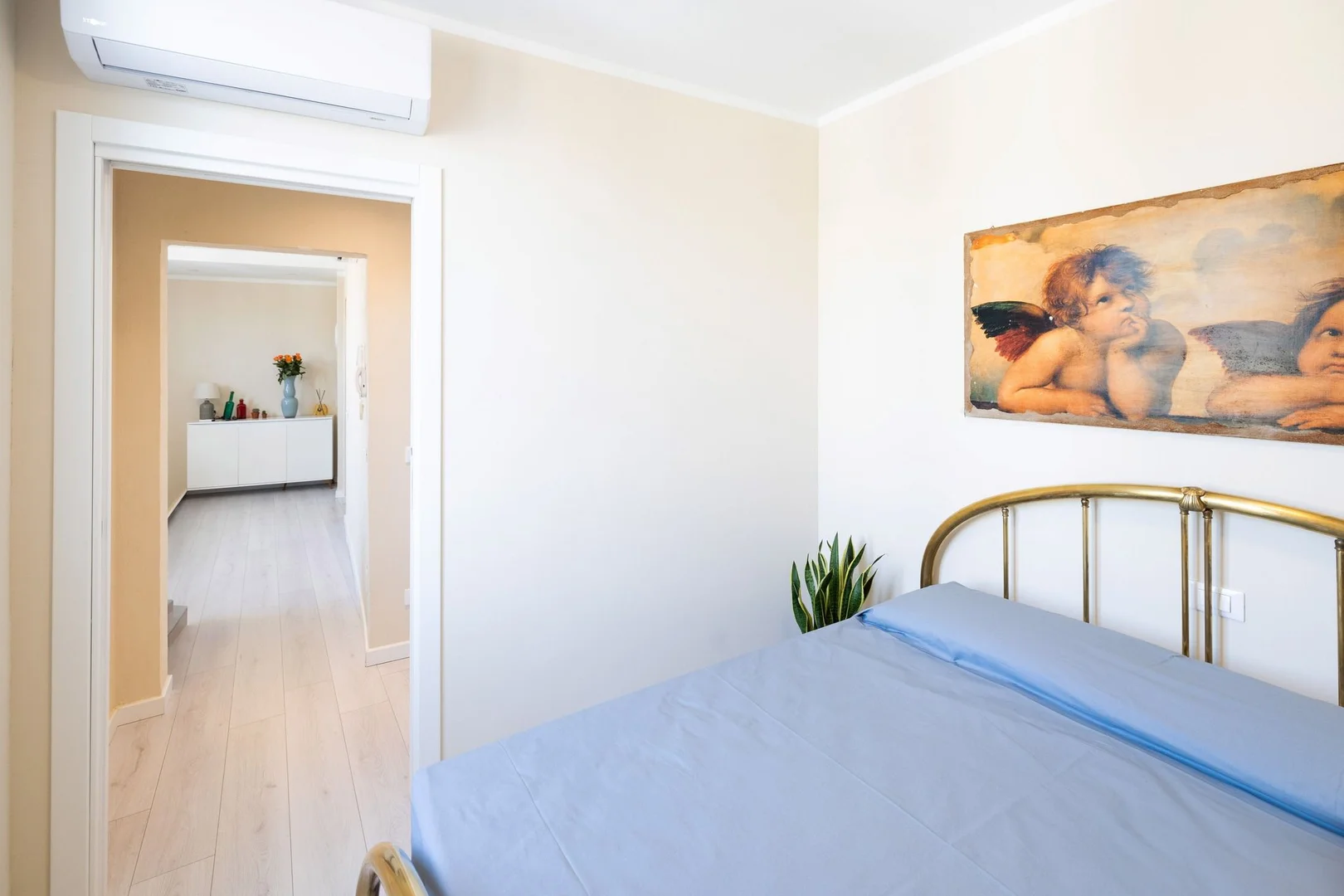 Room for rent in student apartment in , fully furnished