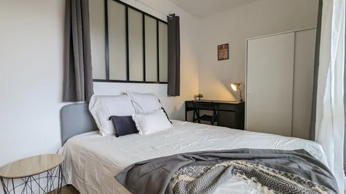 Privatzimmer in der 116 Rue de Bellevue, bild 1 von 2