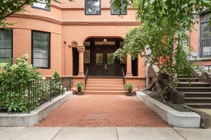 Studio in residence at 290, Commonwealth Ave., Unit 24, Back Bay, Boston, MA, 02115, image 26 of 32