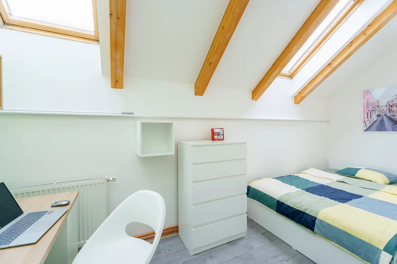 Comfortable and spacious student room in