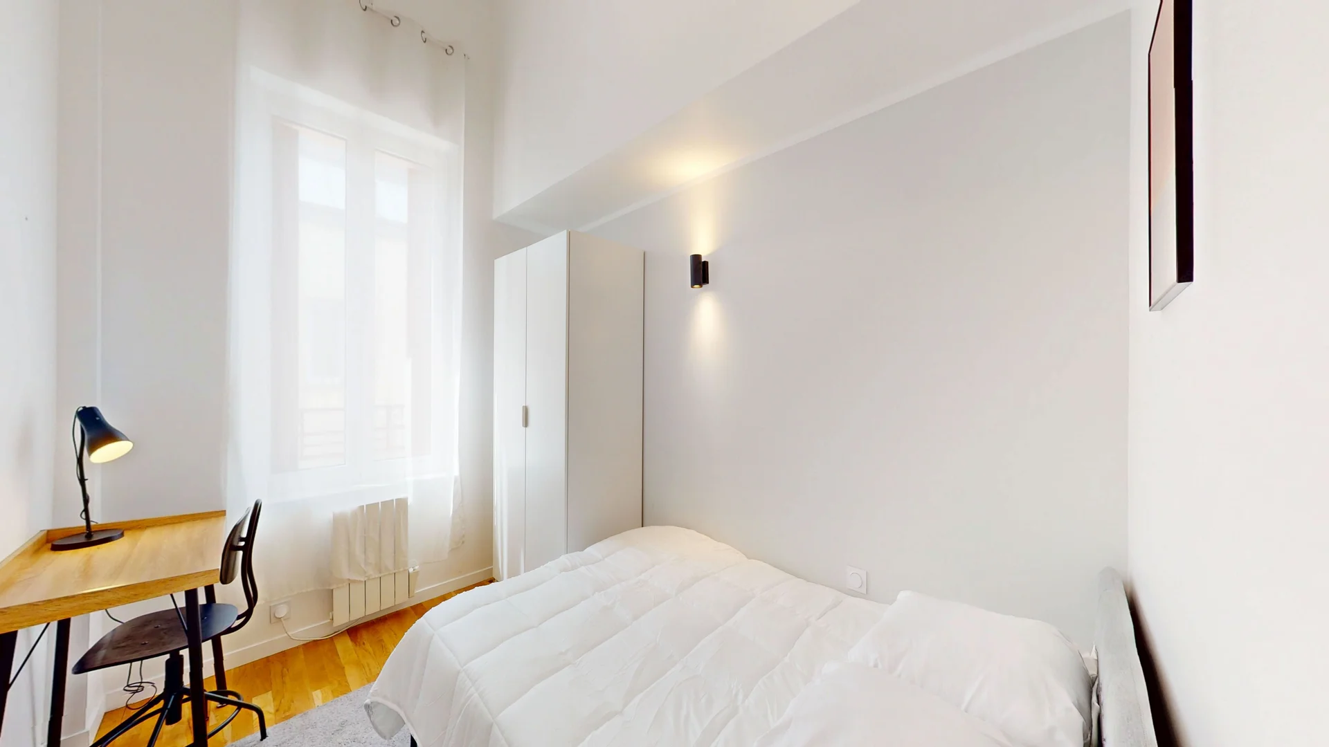 Chambre d'étudiant lumineuse et aérée avec accès facile à l'université dans 