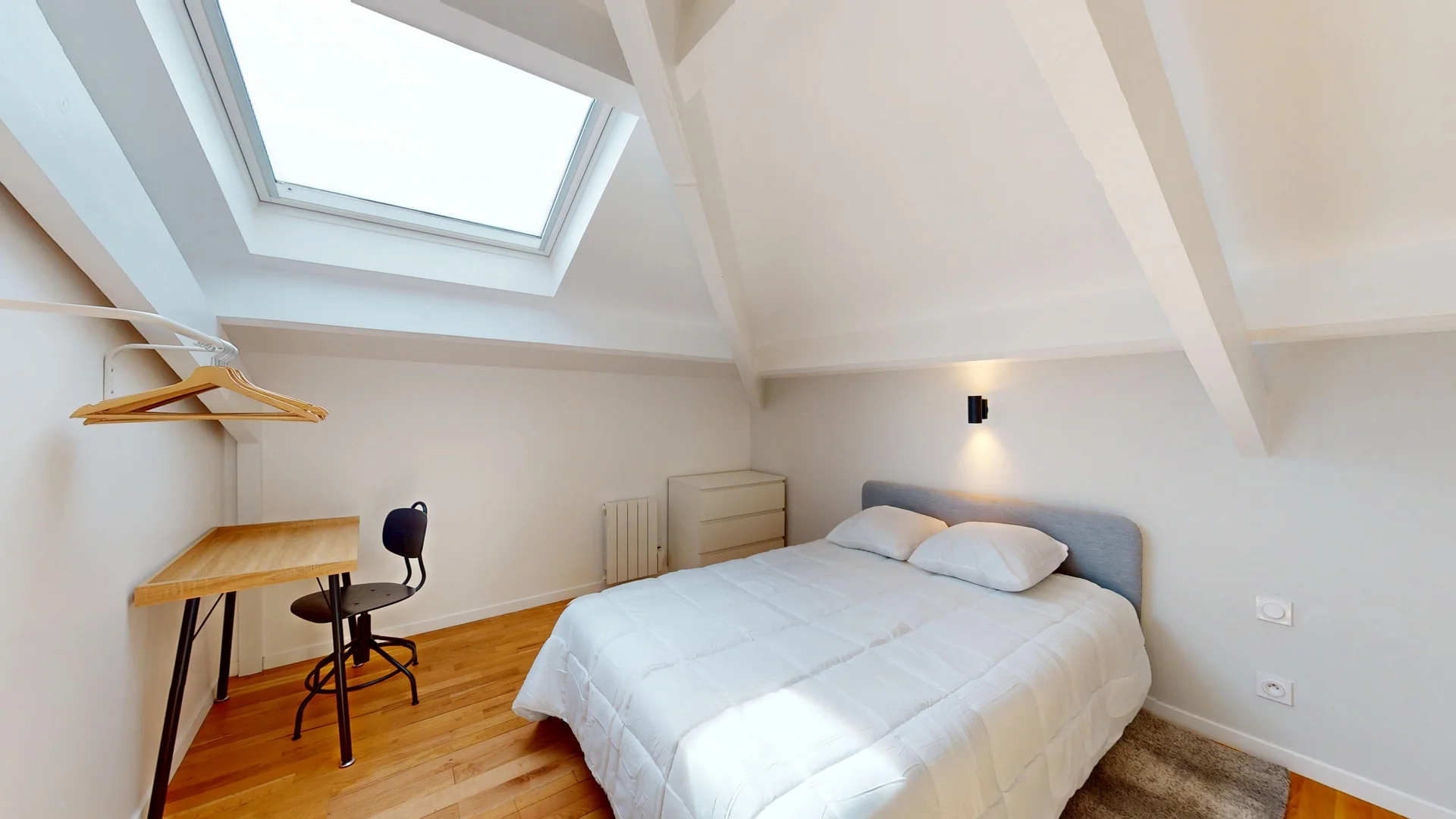 Room for rent in student apartment in , fully furnished