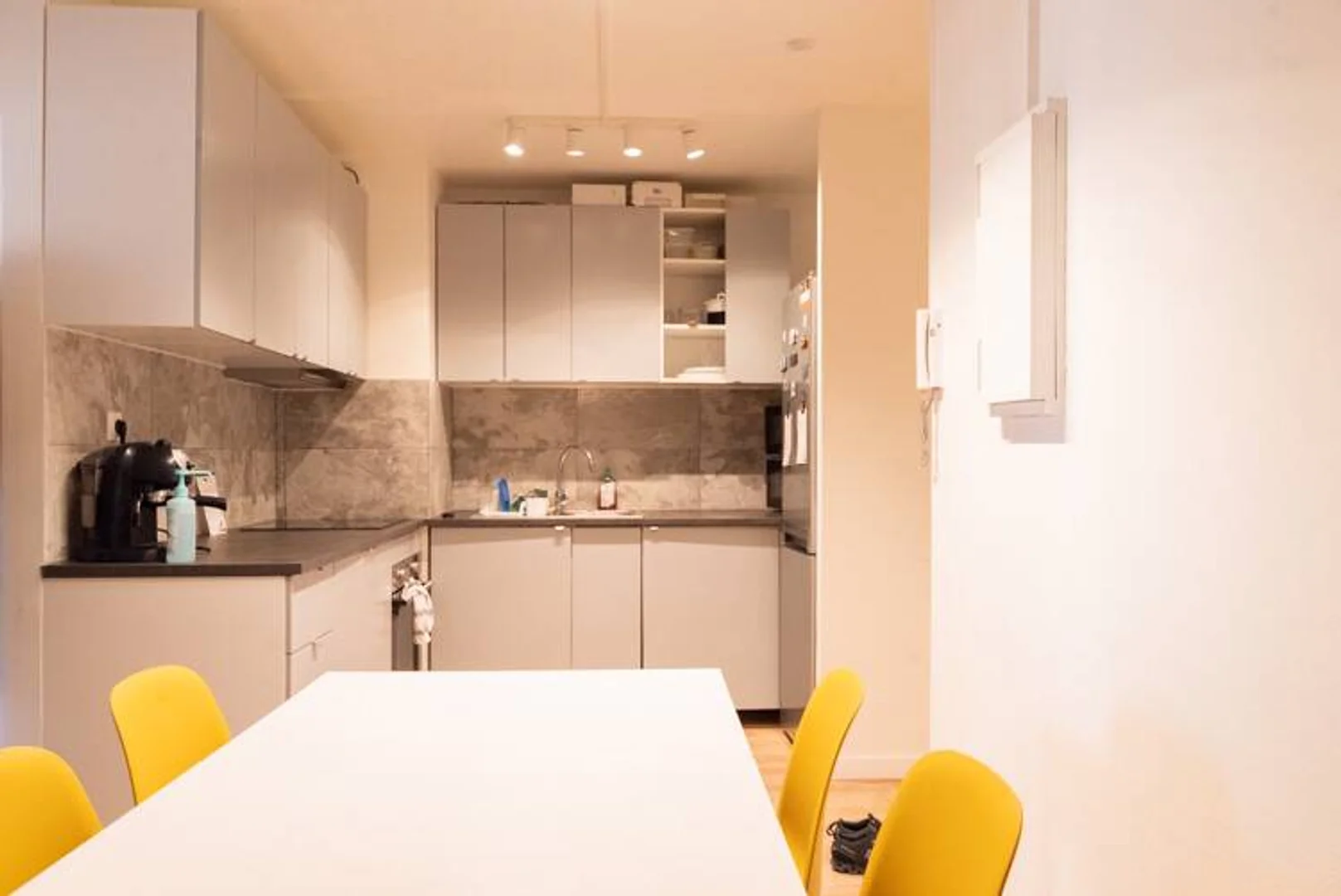 Habitación acogedora para estudiantes disponible en 