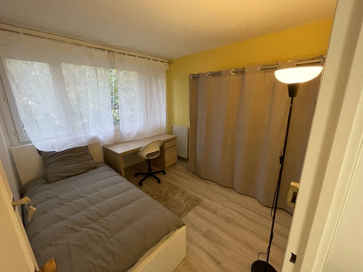 Quarto para alugar em apartamento de estudantes em , totalmente mobilado