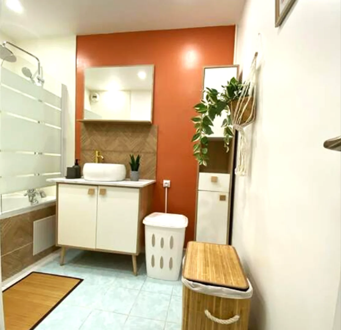 Comfortable and spacious student room in 