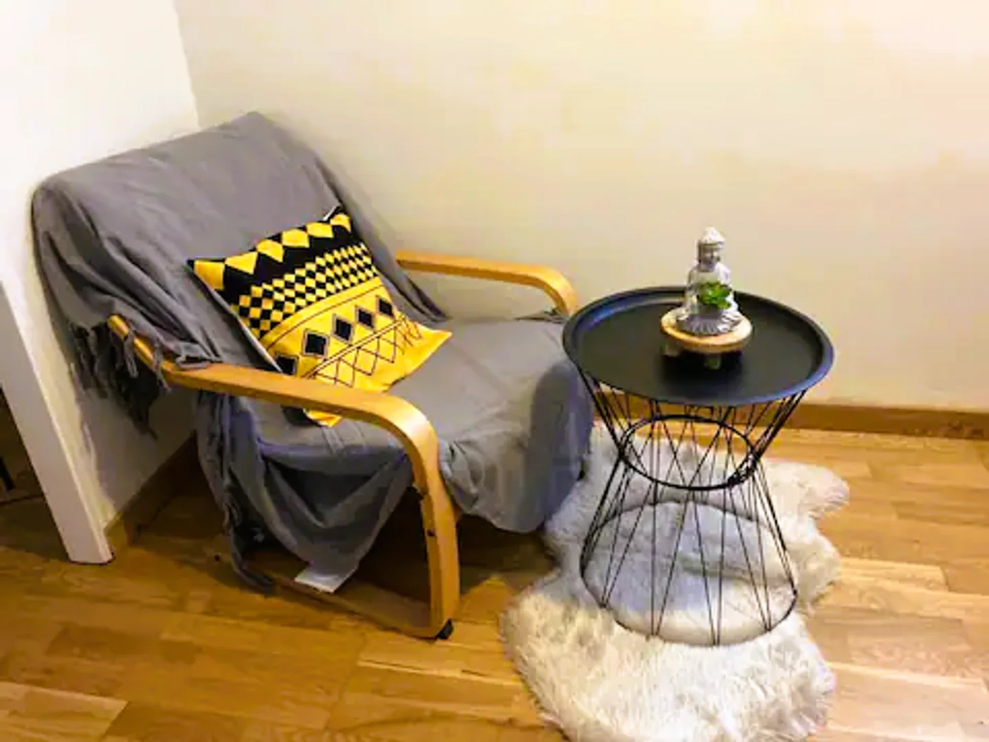 Economical student room with convenient location in 