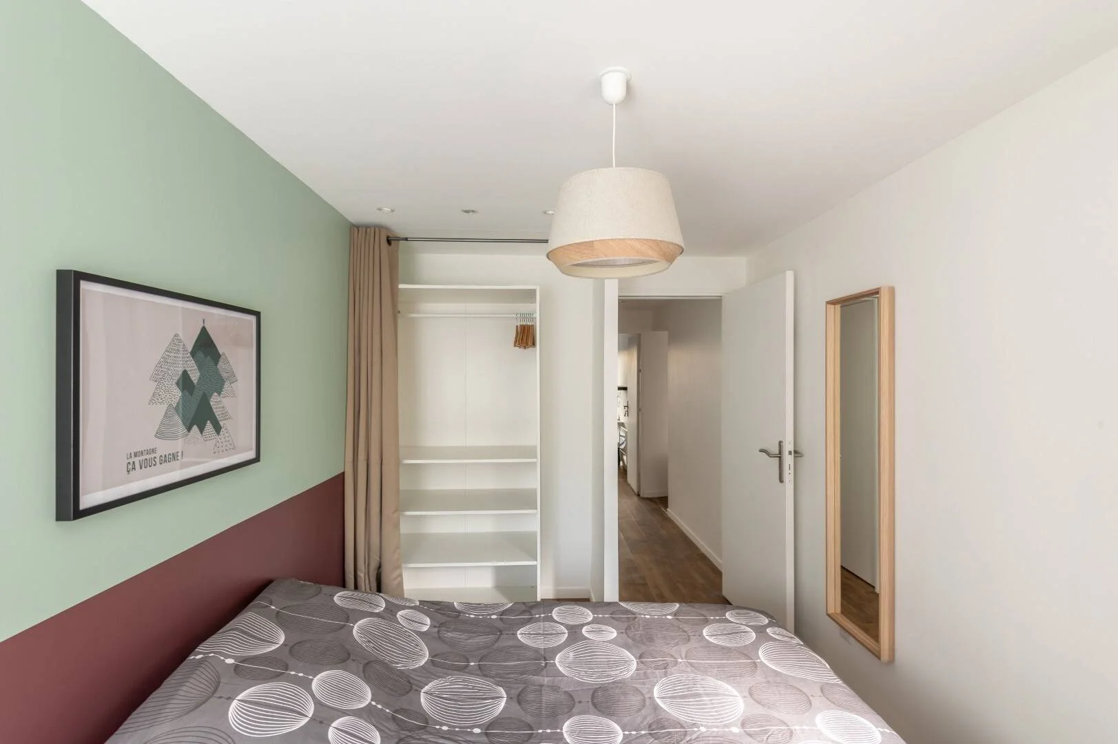 Quarto para alugar em apartamento de estudantes em , totalmente mobilado