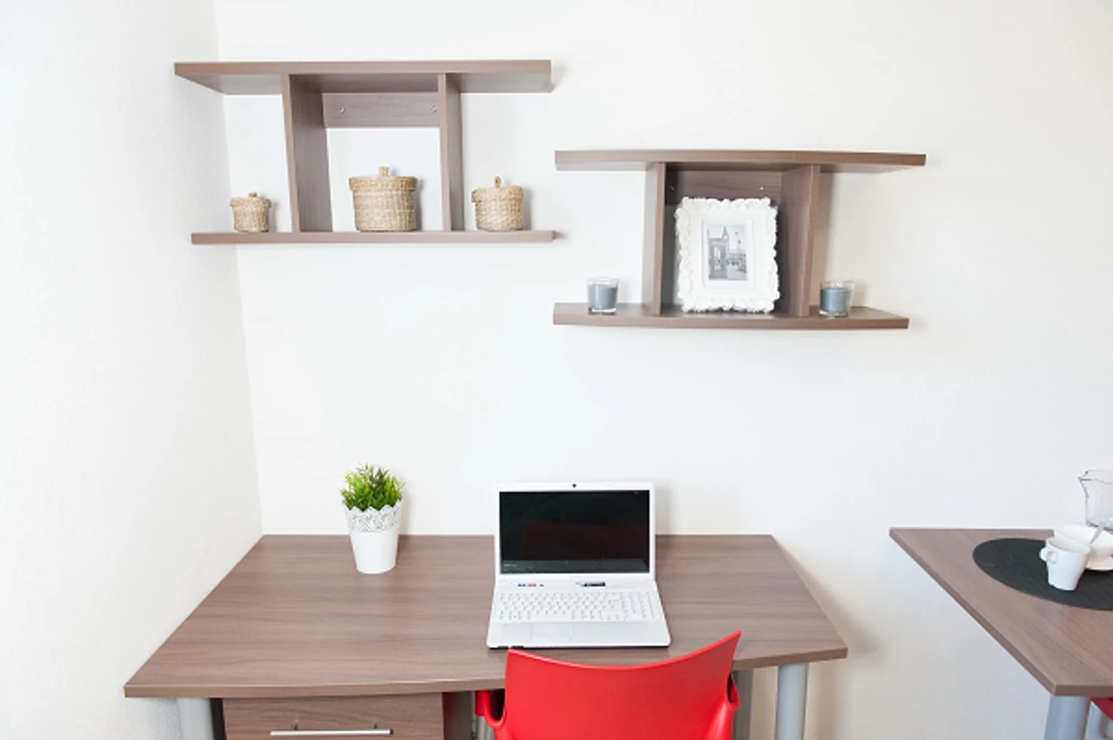 Habitación estudiantil luminosa y aireada con fácil acceso a la universidad en 