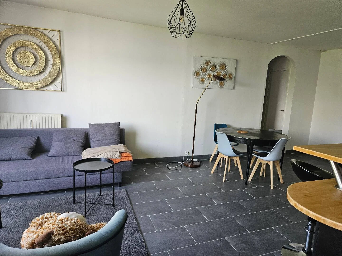 Habitación estudiantil luminosa y aireada con fácil acceso a la universidad en 