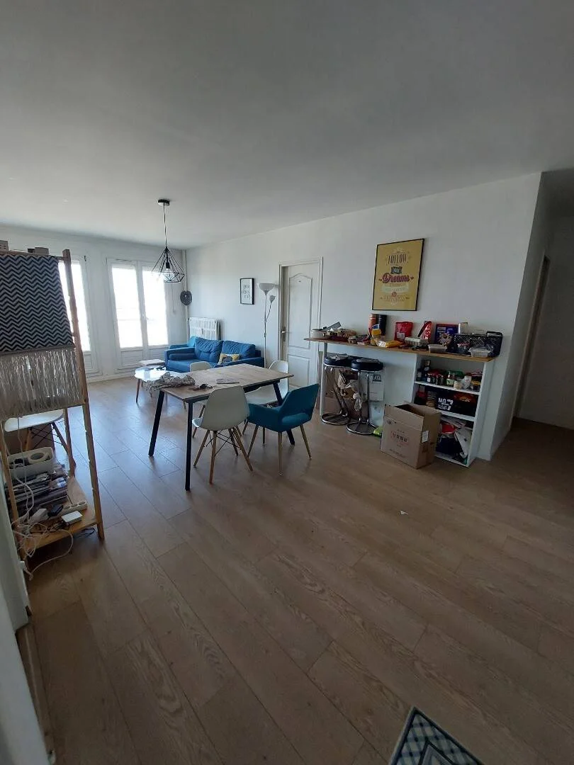 Habitación en apartamento estudiantil en alquiler en , completamente amueblado