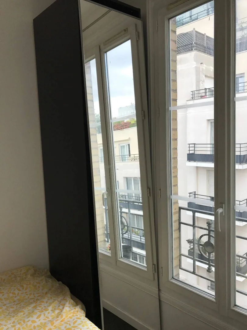 Quarto acolhedor para estudantes disponível em 