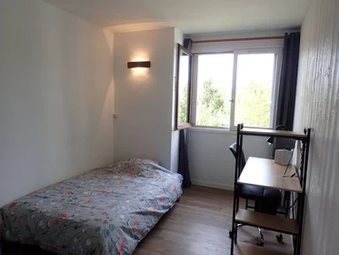 Private room at Montigny-le-bretonneux, 78180, image 11 of 13