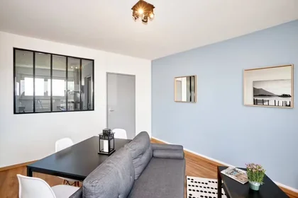 {area} de çift kişilik yataklı kiralık oda