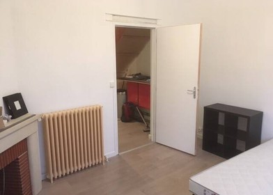 Renting rooms by the month in Tours