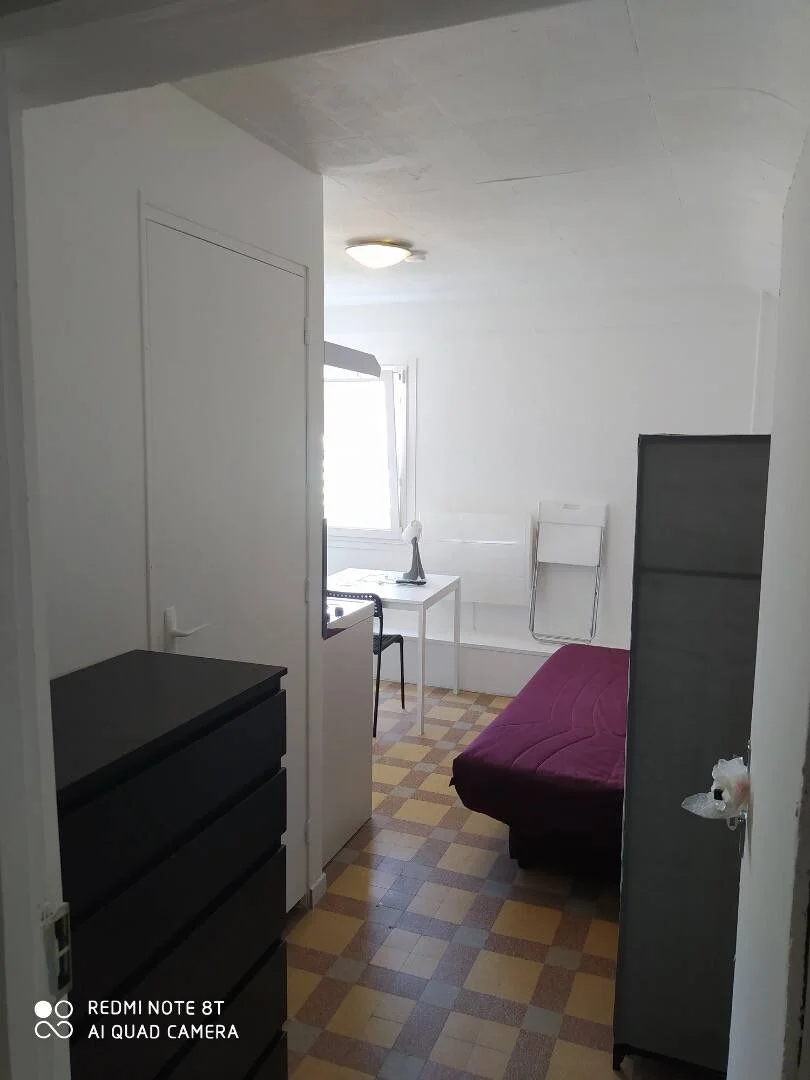 Habitación estudiantil económica con ubicación conveniente en 