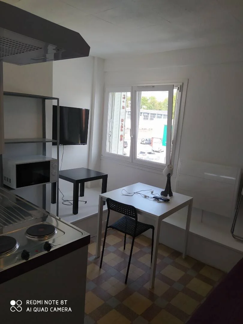 Habitación para estudiantes en  con área de estudio y facilidades compartidas