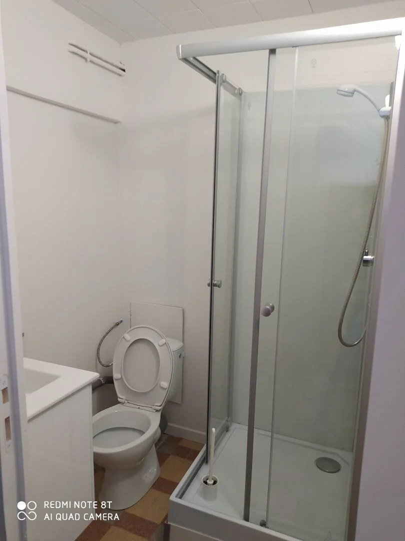 Habitación estudiantil amplia y cómoda en 