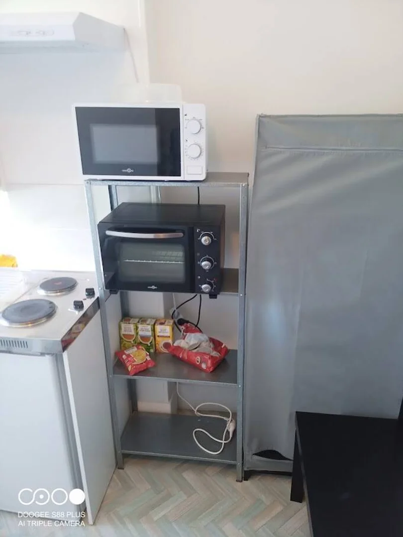 Habitación estudiantil económica cerca del campus en 