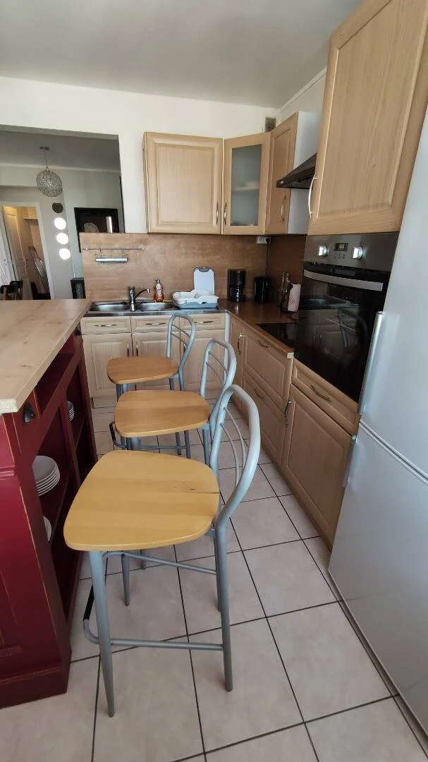 Habitación estudiantil amplia y cómoda en 