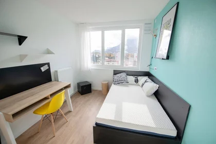 Private room in residence at Saint-Martin-le-Vinoux, 38950, image 3 of 14
