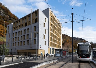 Stanza privata molto luminosa a Grenoble