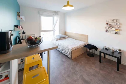 Quarto privado em residência em Orly, 94310, imagem 3 de 19