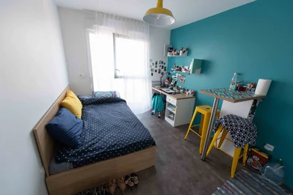 Quarto privado em residência em Orly, 94310, imagem 8 de 19