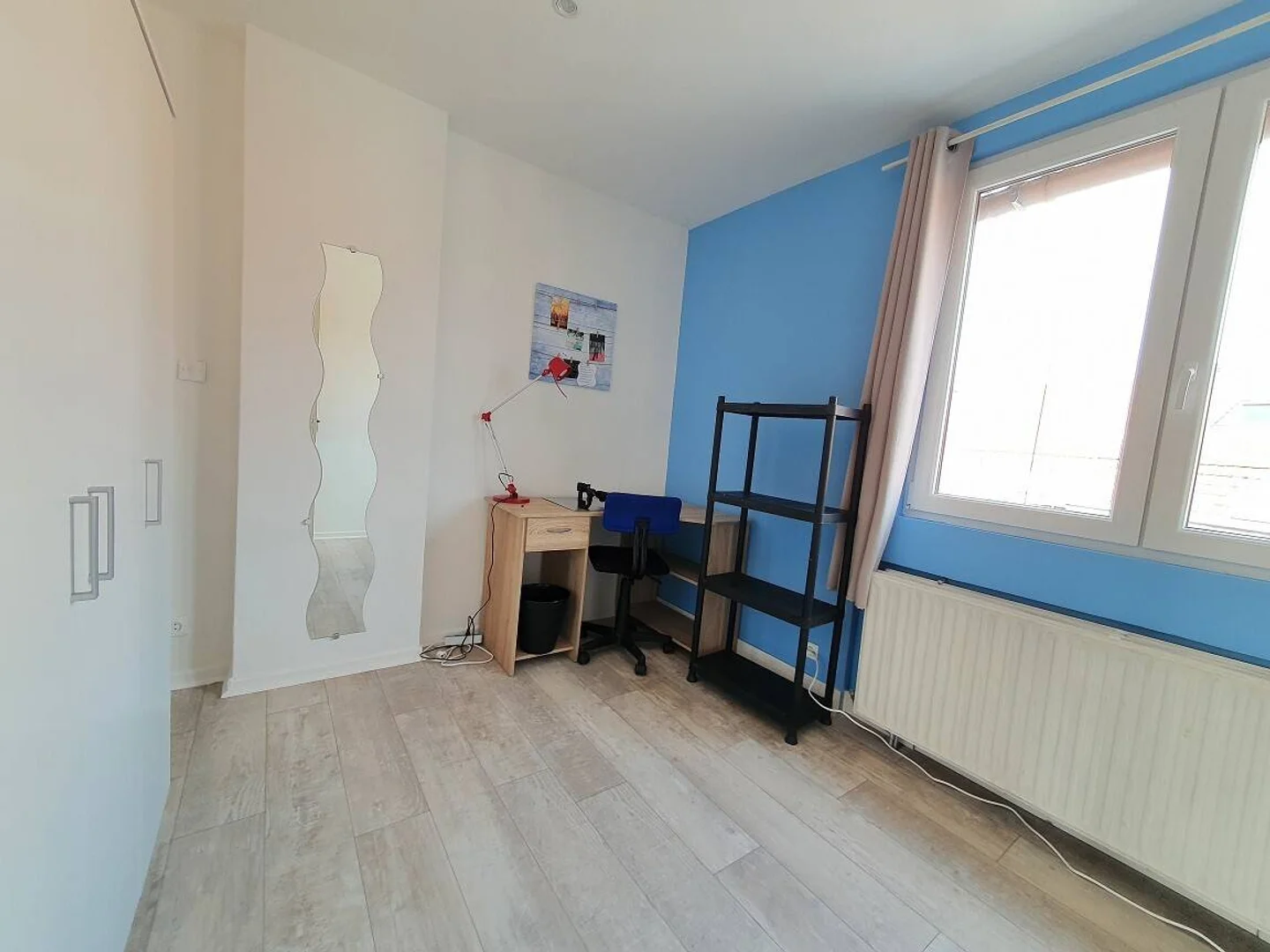 Chambre confortable pour étudiants disponible dans 