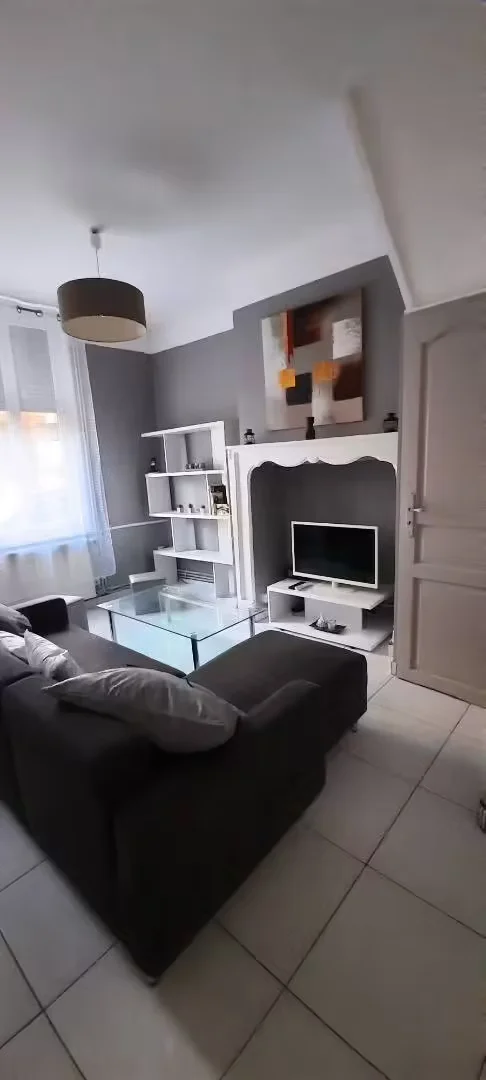 Zimmer in Studentenwohnung in  zu vermieten, voll möbliert