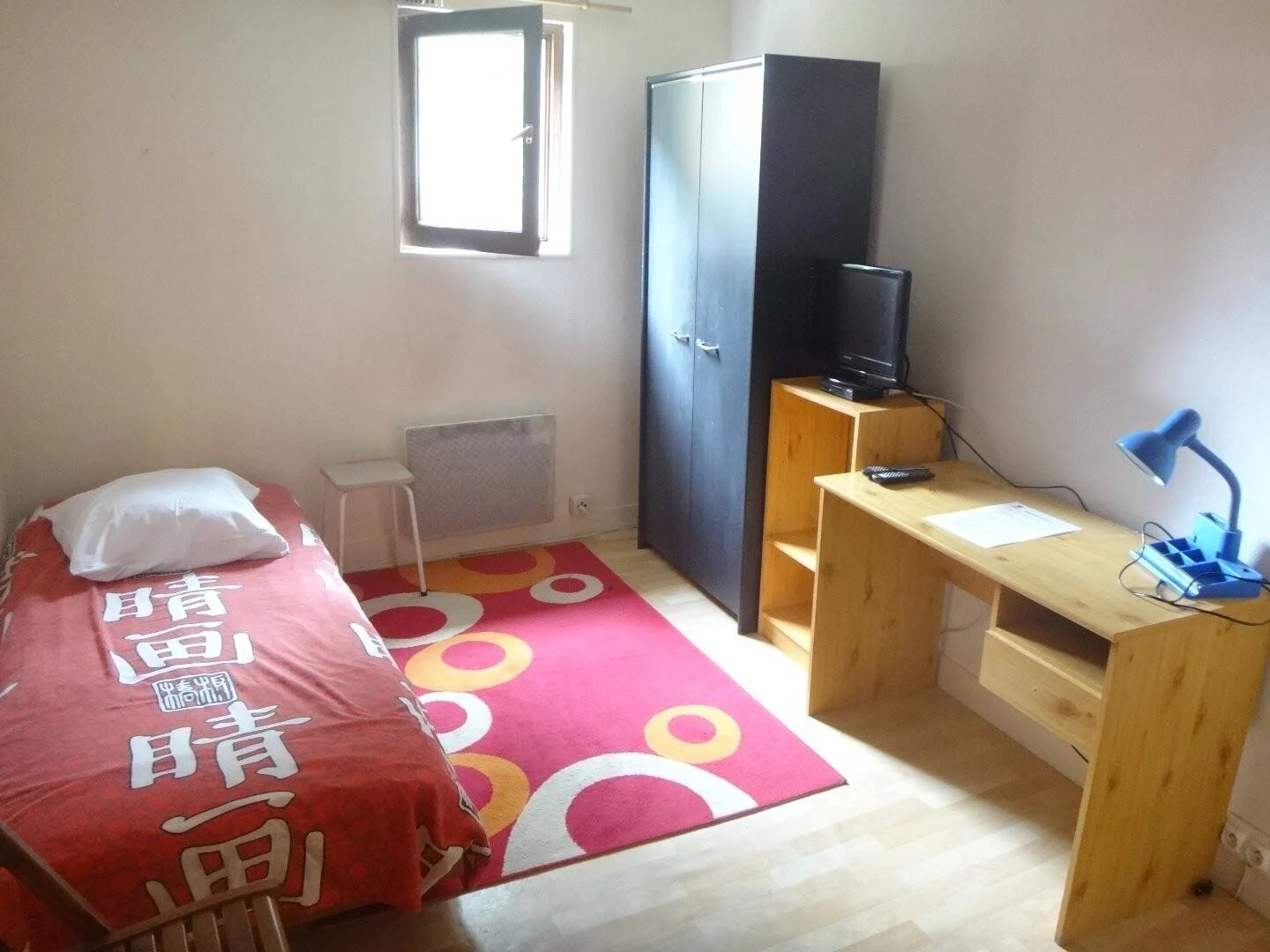 Habitación en apartamento estudiantil en alquiler en , completamente amueblado